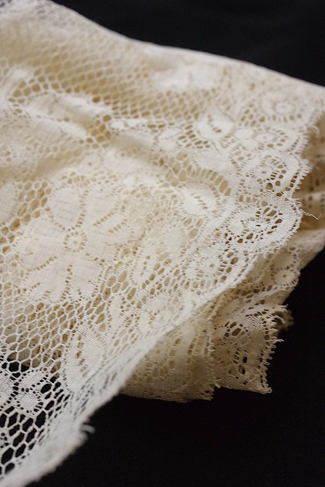 アンティークレース/dentelle ancien/antique lace/220cm 190cm .FR a l'epoque