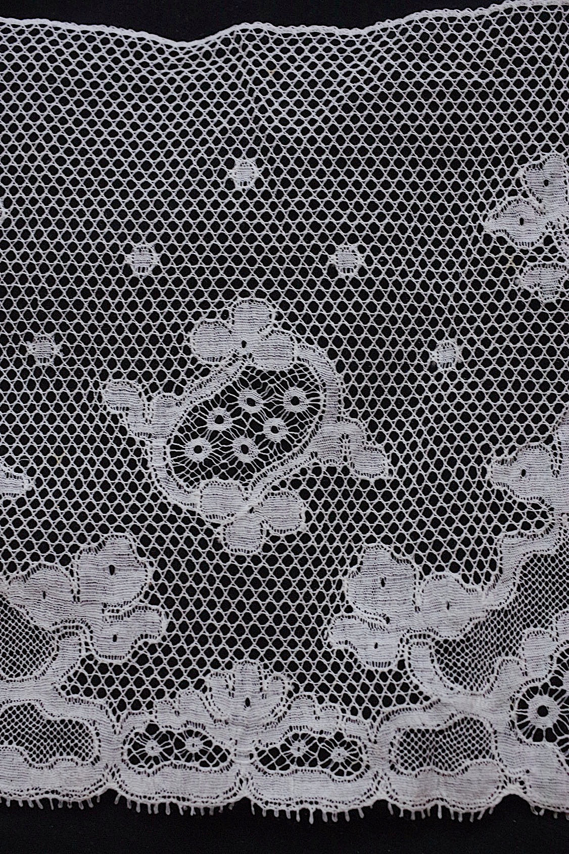 アンティークレース/dentelle ancien/antique lace/220cm 190cm .FR a l'epoque