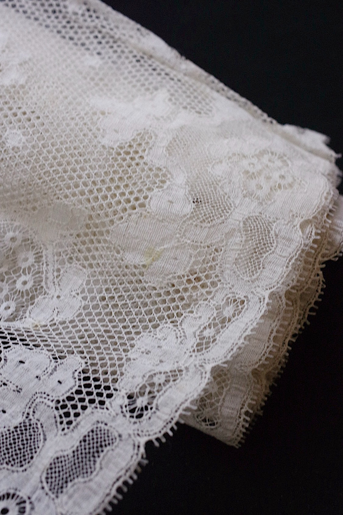 アンティークレース/dentelle ancien/antique lace/220cm 190cm .FR a l'epoque