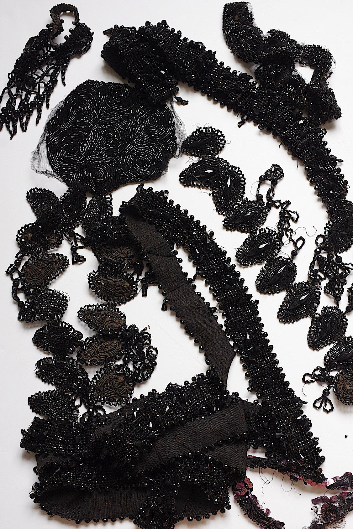 アンティークビーズ箱入り/ruban perl ancienne/素材用 .FR a l'epoque