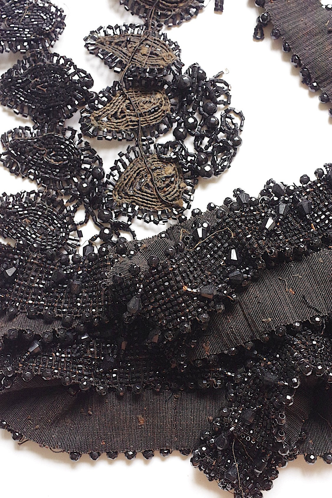 アンティークビーズ箱入り/ruban perl ancienne/素材用 .FR a l'epoque