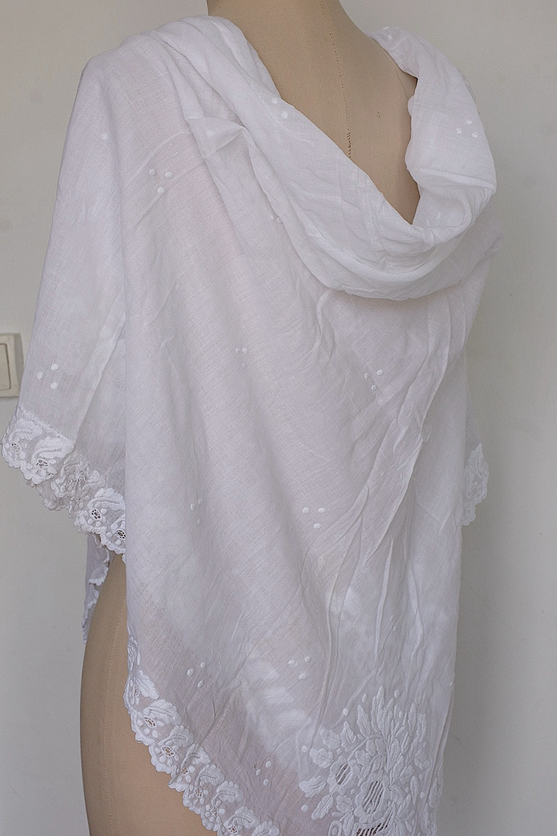 アンティークレース 刺繍 fichu/dentelle ancienne/antique lace .FR a l'epoque