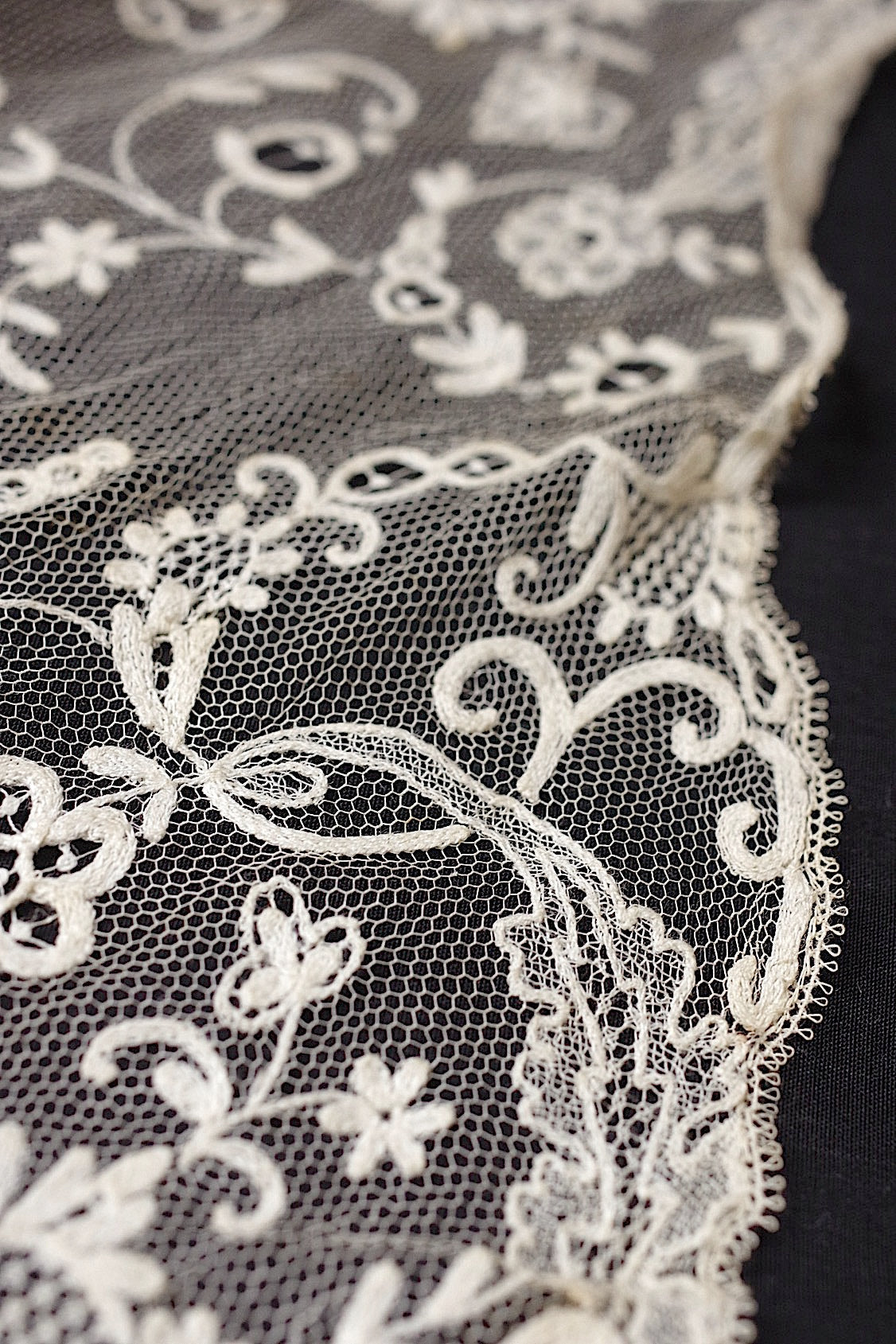 アンティークレース プラストロン+ハギレ/dentelle ancienne/antique lace .FR a l'epoque