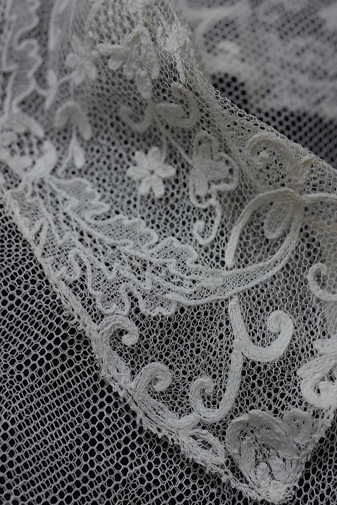 アンティークレース プラストロン+ハギレ/dentelle ancienne/antique lace .FR a l'epoque