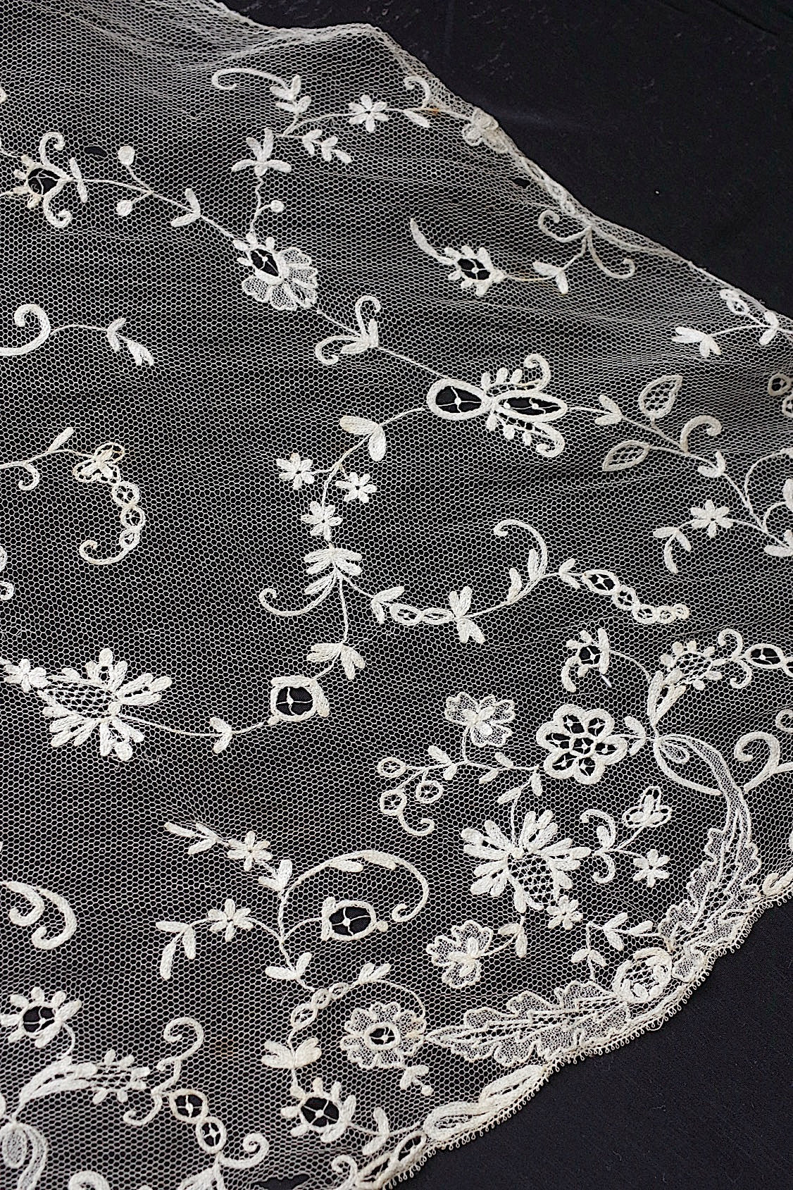 アンティークレース プラストロン+ハギレ/dentelle ancienne/antique lace .FR a l'epoque