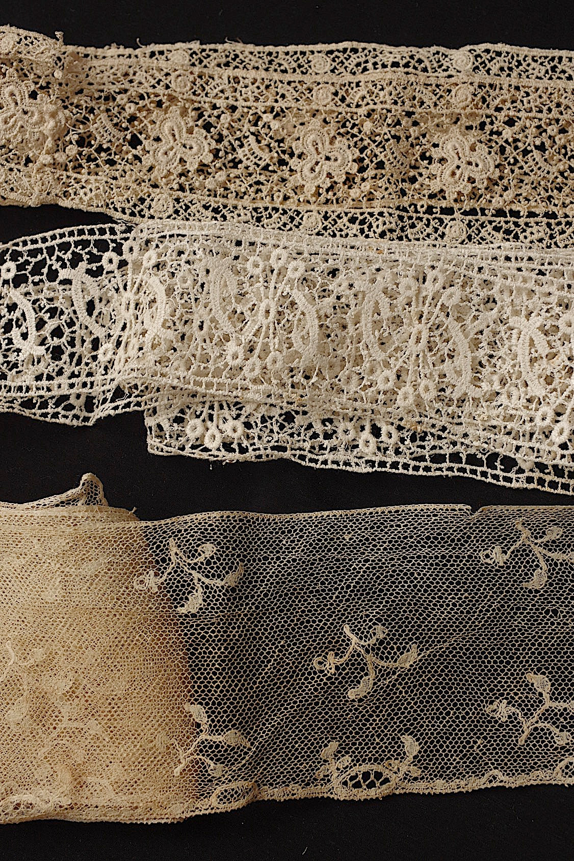 アンティークレース3種/dentelle ancienne/antique lace .FR a l'epoque