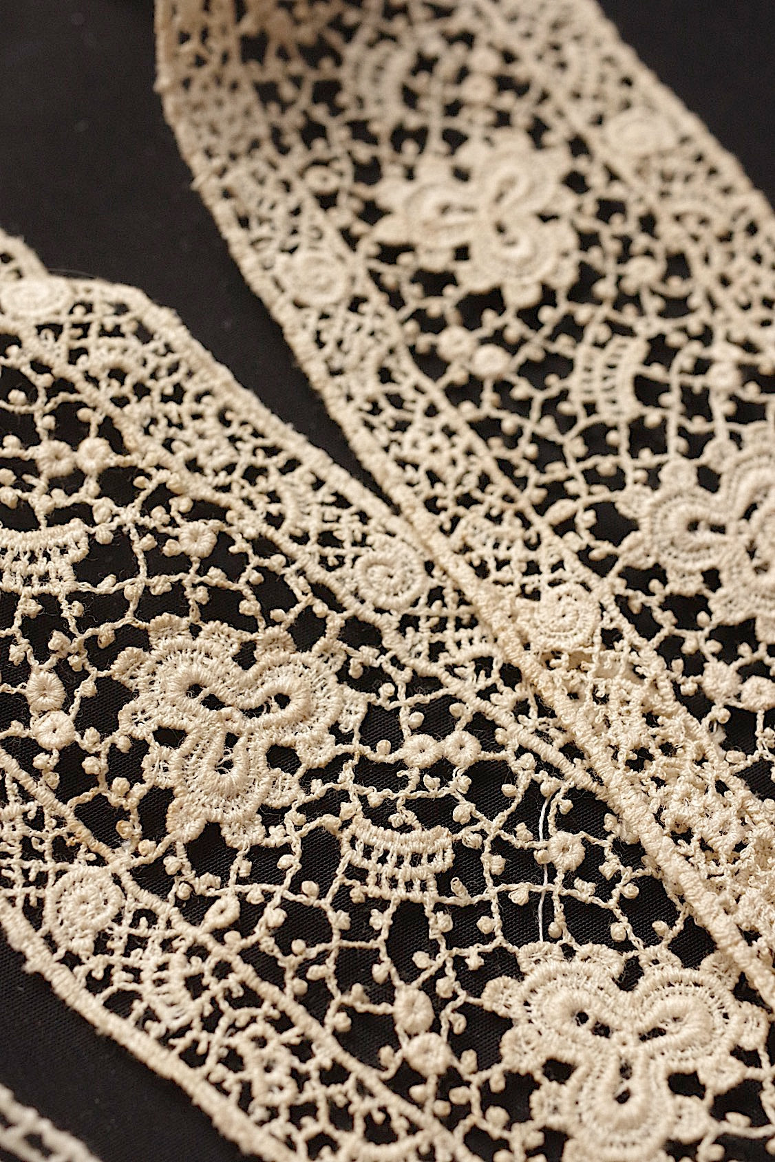 アンティークレース3種/dentelle ancienne/antique lace .FR a l'epoque
