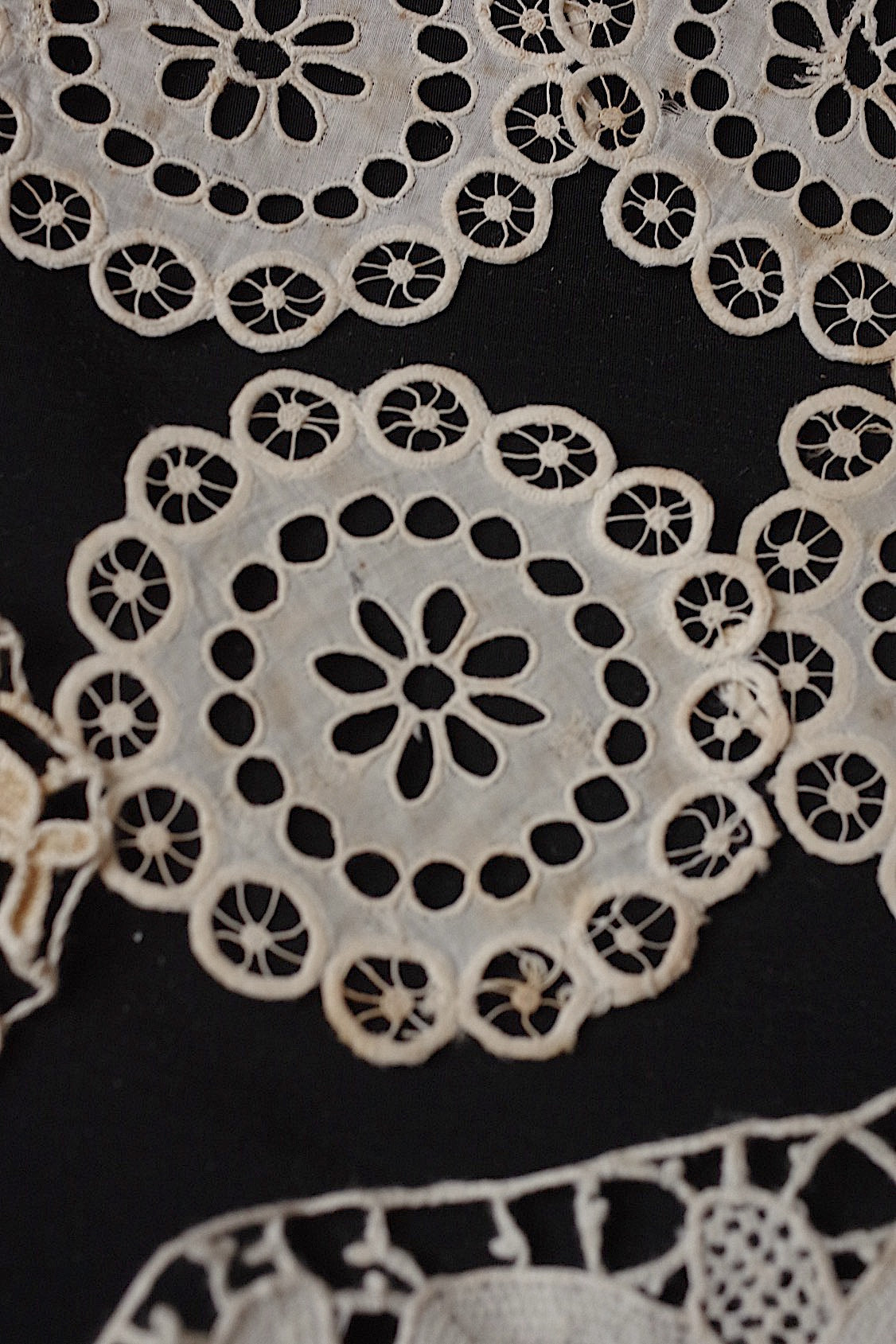 アンティークレースモチーフlots1/dentelle ancienne/antique lace .FR a l'epoque