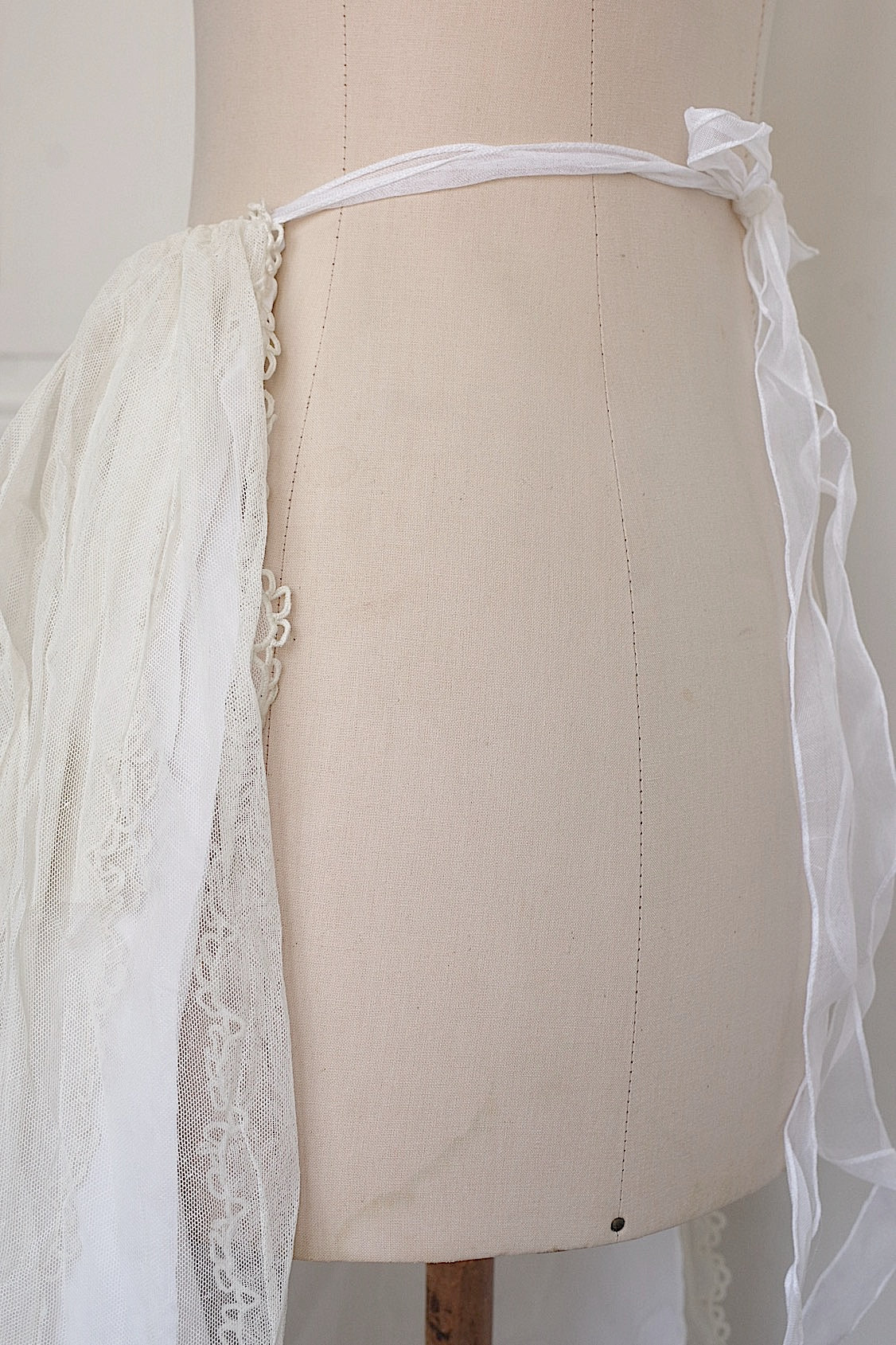 アンティークレースタブリエ/dentelle ancienne/antique lace .FR a l'epoque