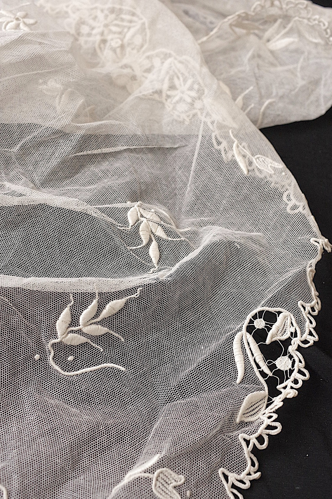 アンティークレースタブリエ/dentelle ancienne/antique lace .FR a l'epoque