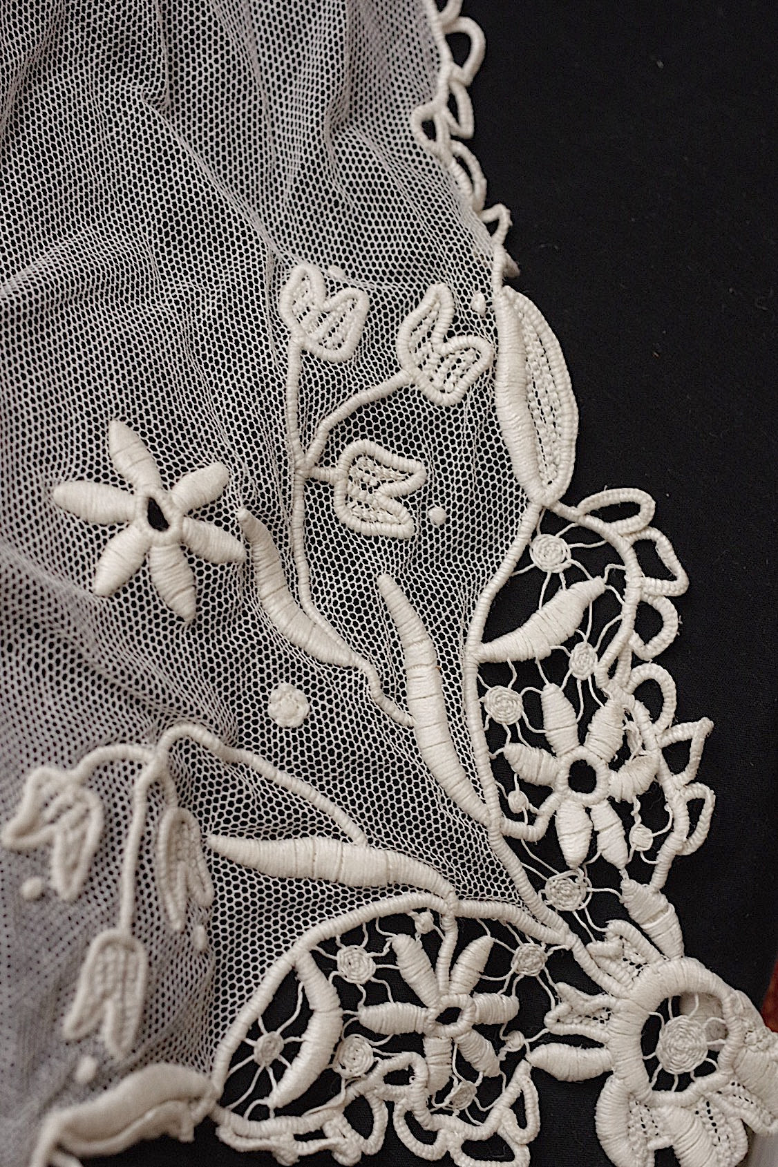 アンティークレースタブリエ/dentelle ancienne/antique lace .FR a l'epoque