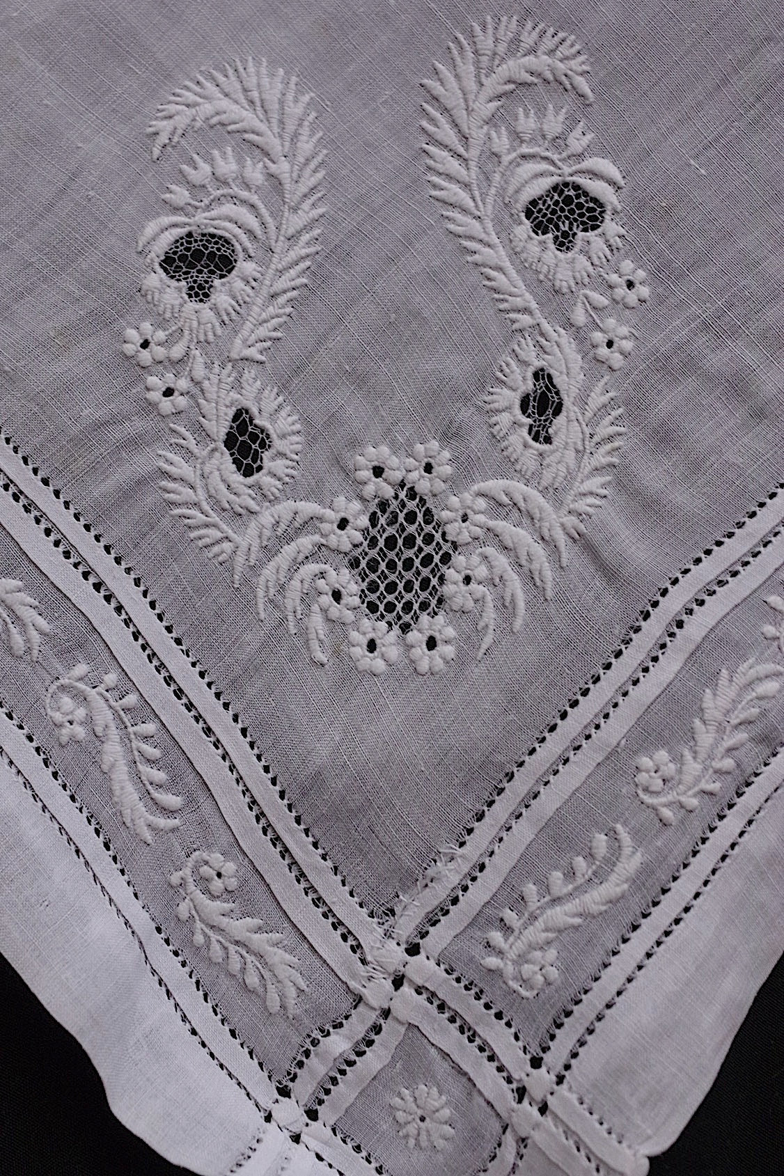 アンティーク刺繍ハンカチ/dentelle ancienne/antique lace .FR a l'epoque
