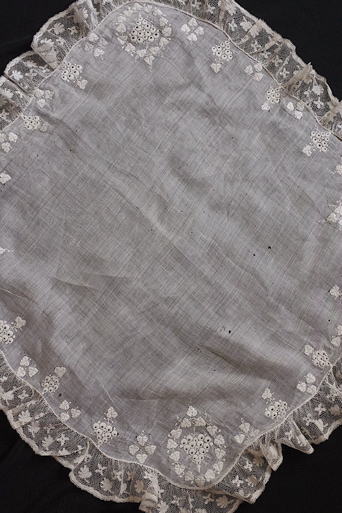 アンティーク刺繍レースハンカチ/dentelle ancienne/antique lace .FR a l'epoque