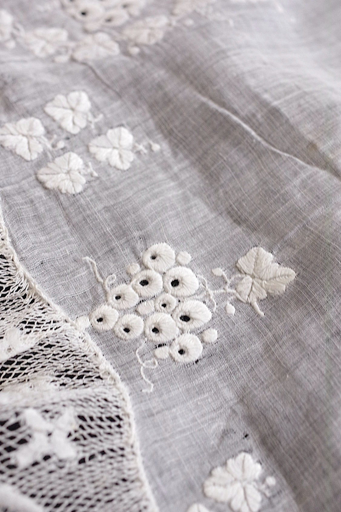 アンティーク刺繍レースハンカチ/dentelle ancienne/antique lace .FR a l'epoque