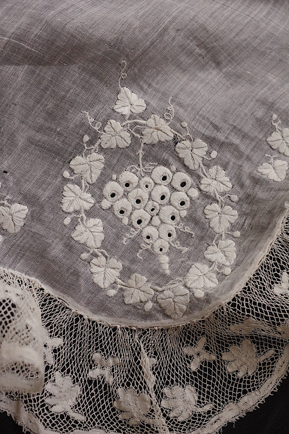アンティーク刺繍レースハンカチ/dentelle ancienne/antique lace .FR a l'epoque