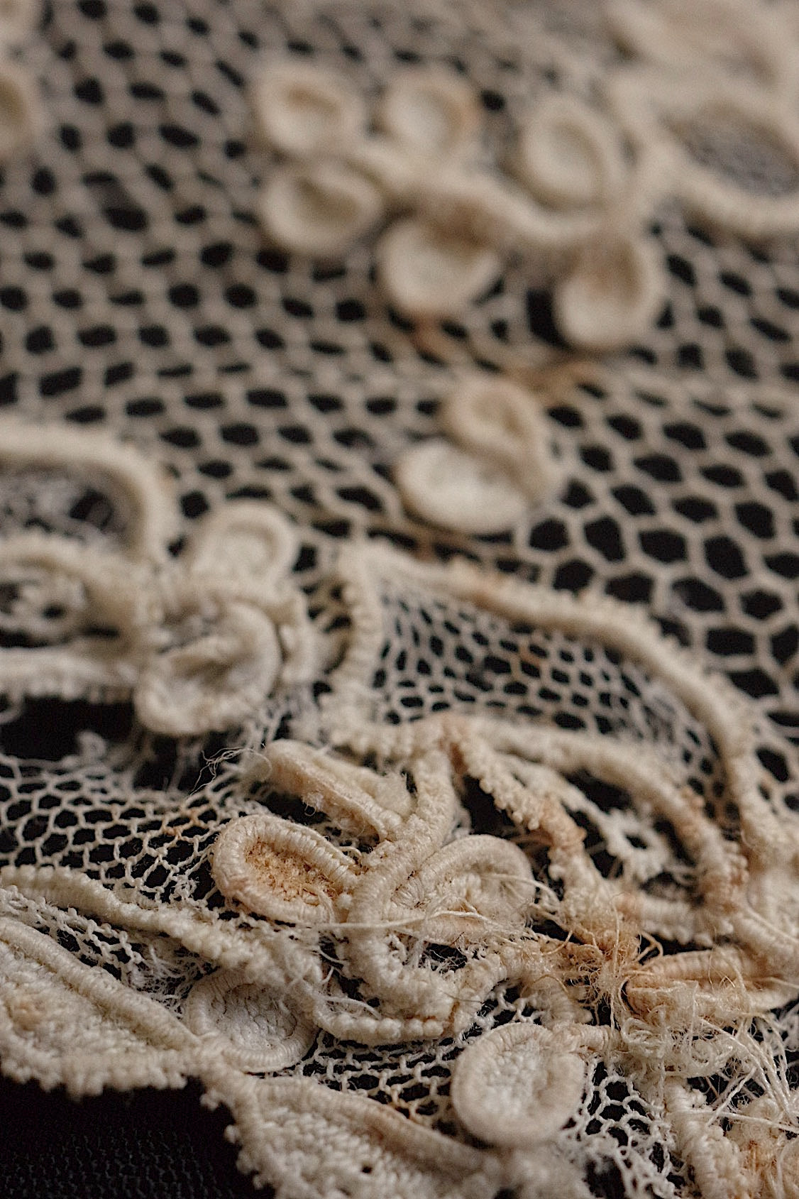 アンティークレースアランソン/dentelle ancienne/antique lace .FR a l'epoque