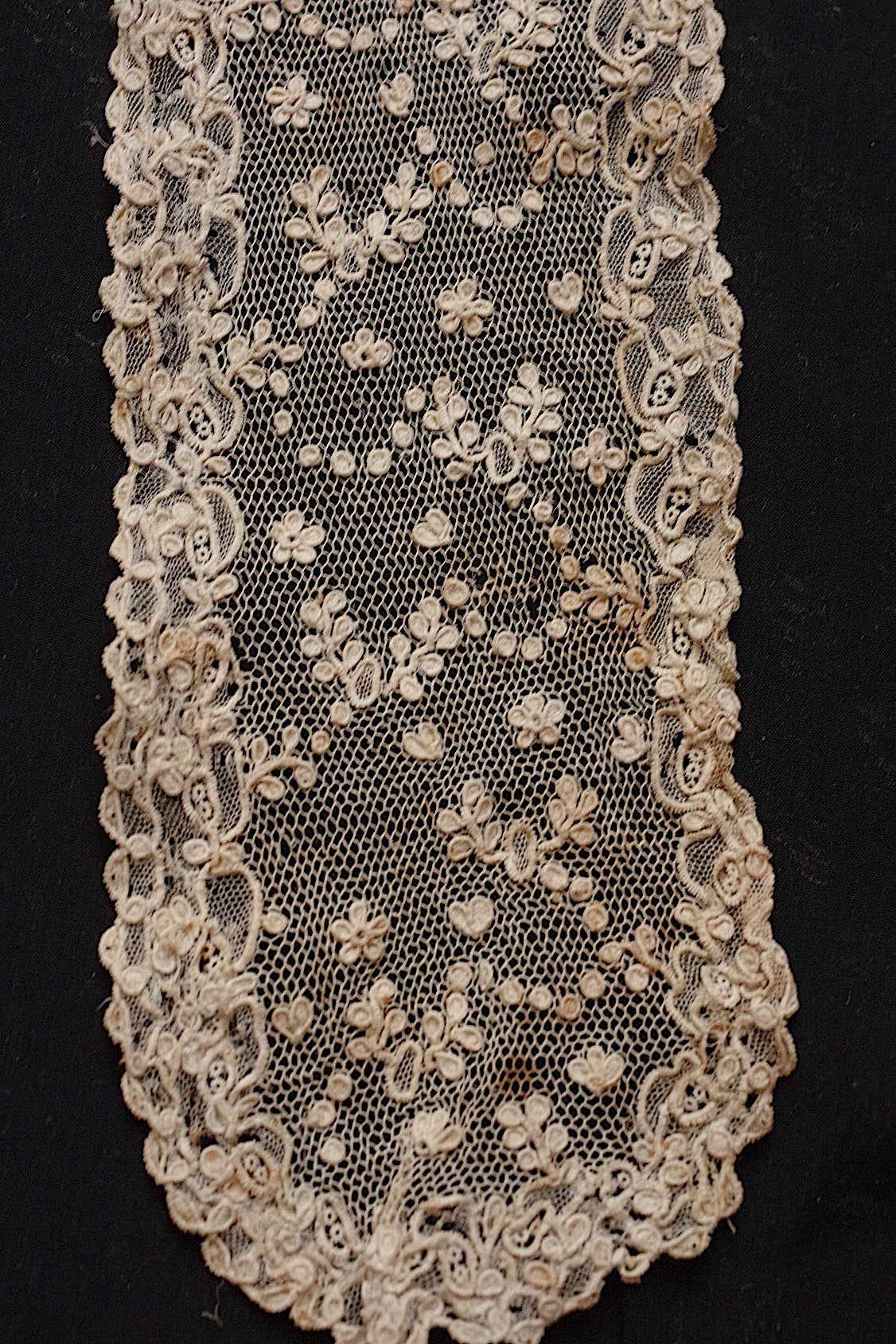 アンティークレースアランソン/dentelle ancienne/antique lace .FR a l'epoque