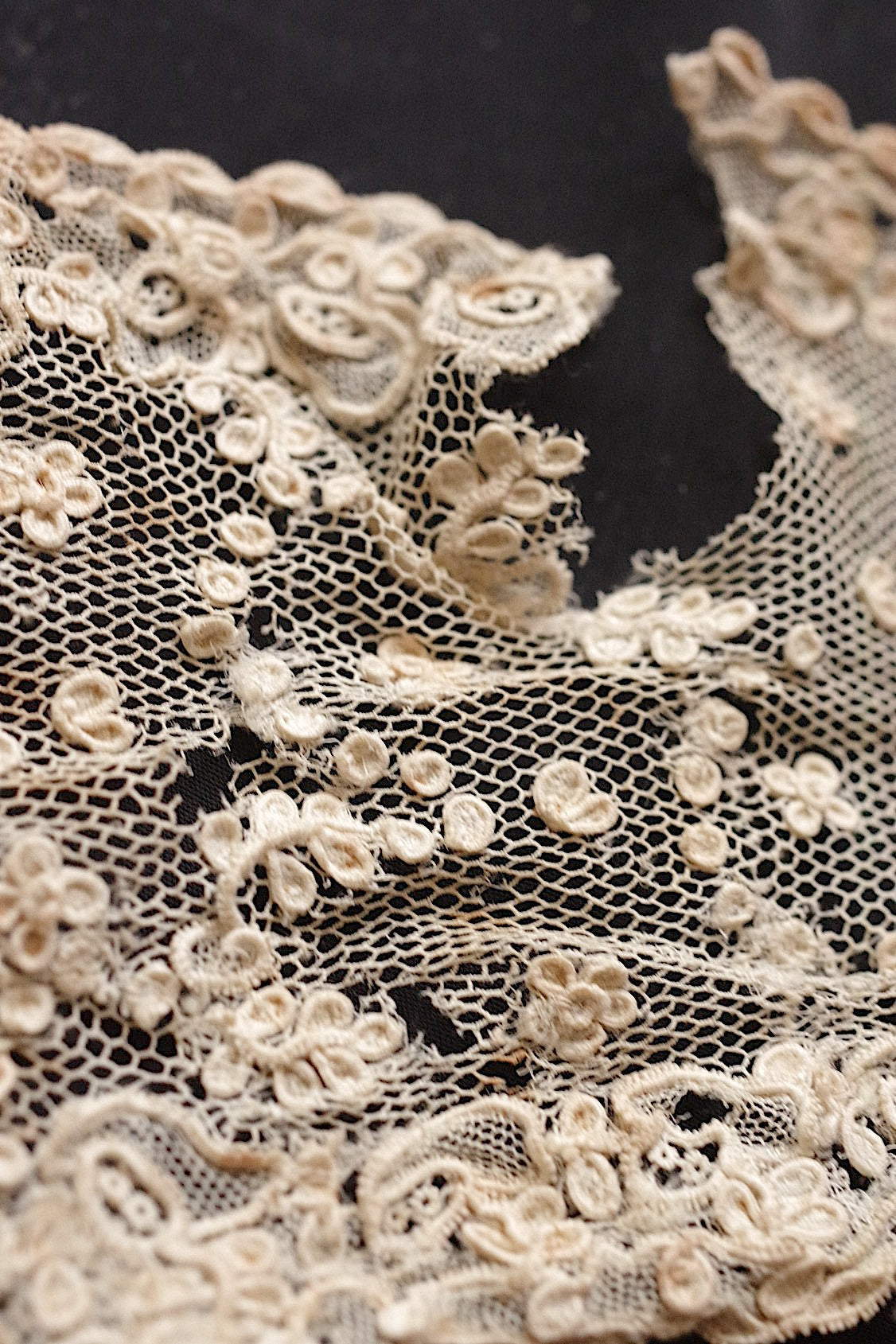 アンティークレースアランソン/dentelle ancienne/antique lace .FR a l'epoque
