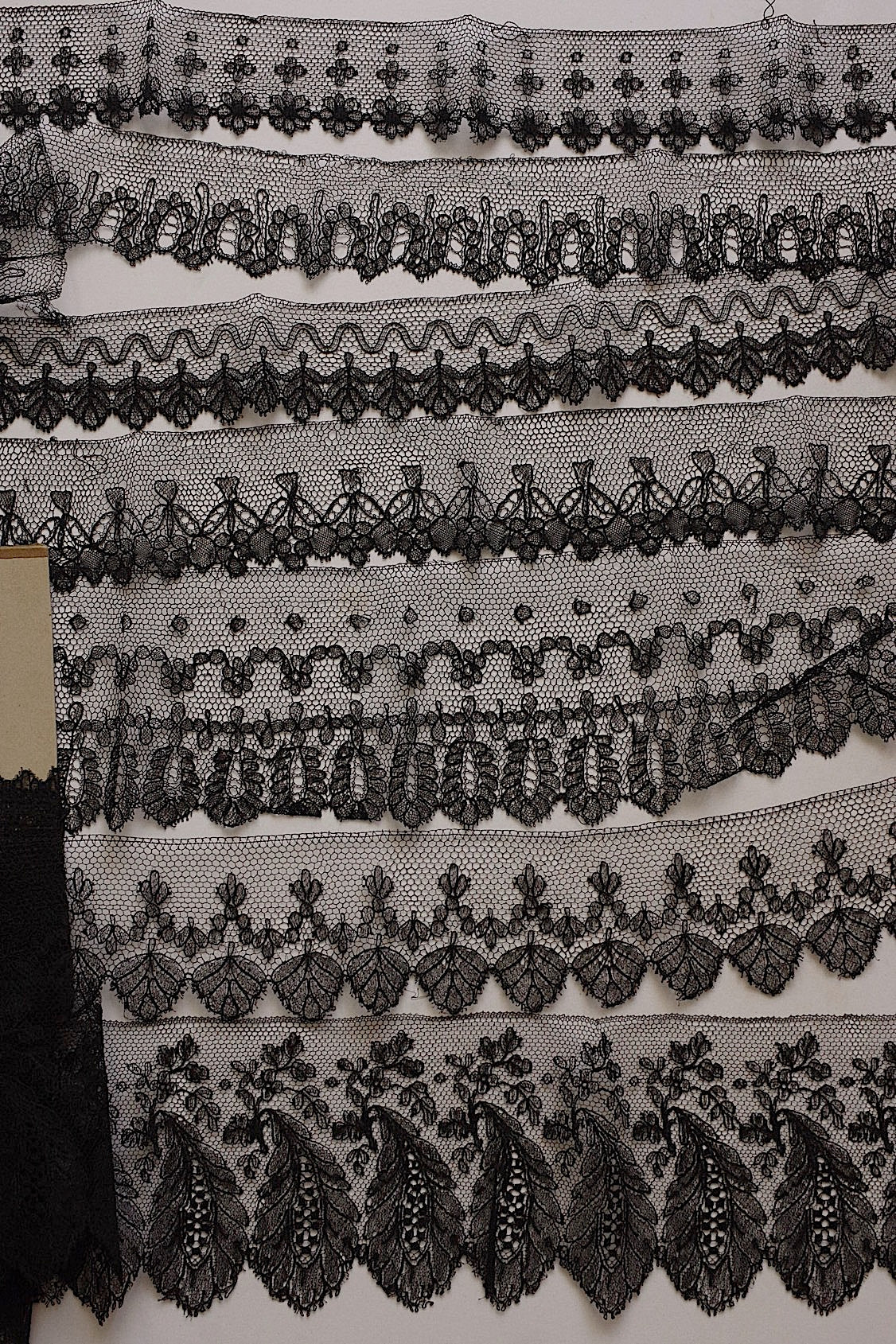 アンティークレースシャンティイ lots1/dentelle ancienne/antique lace .FR a l'epoque