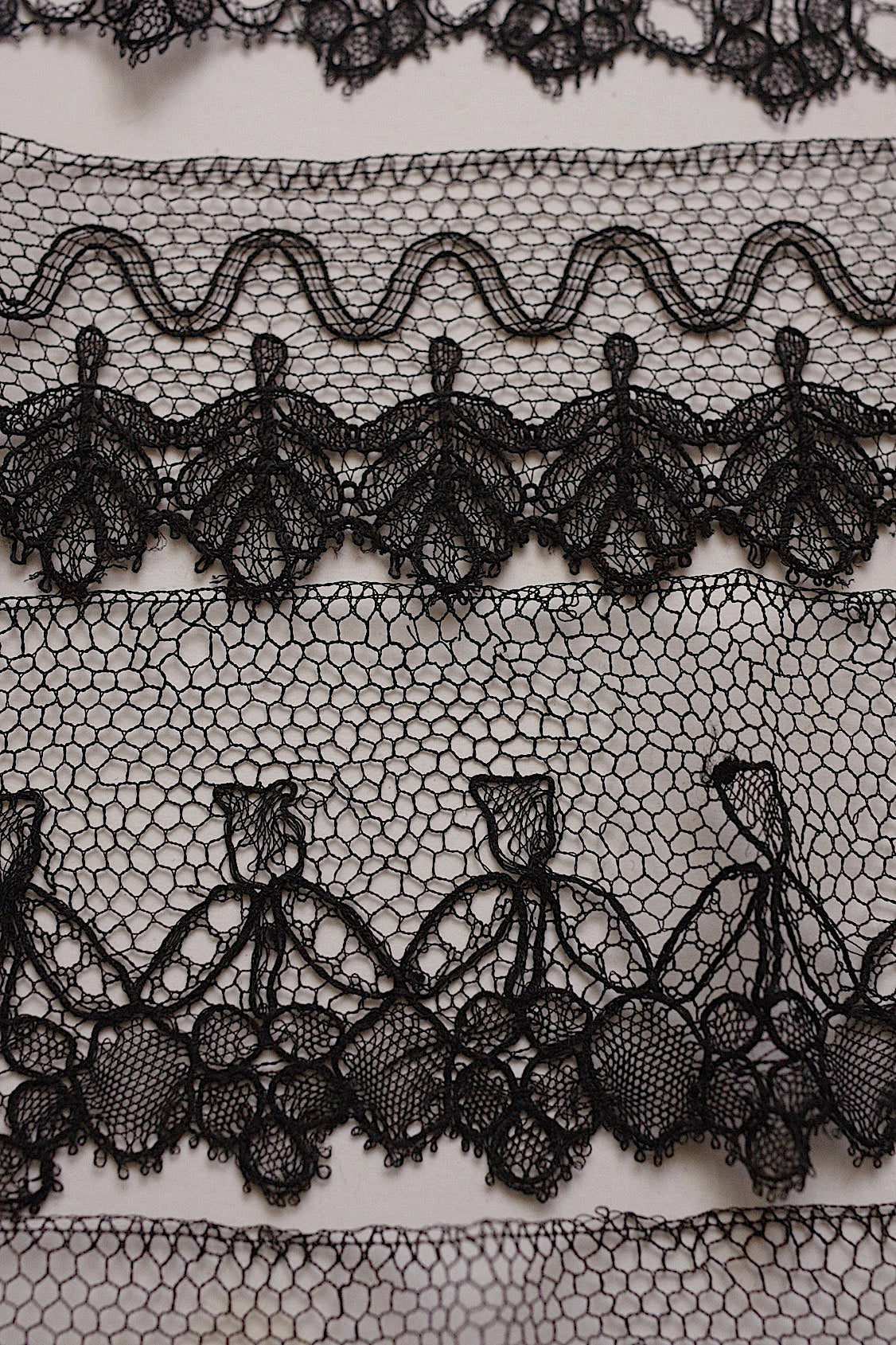 アンティークレースシャンティイ lots1/dentelle ancienne/antique lace .FR a l'epoque