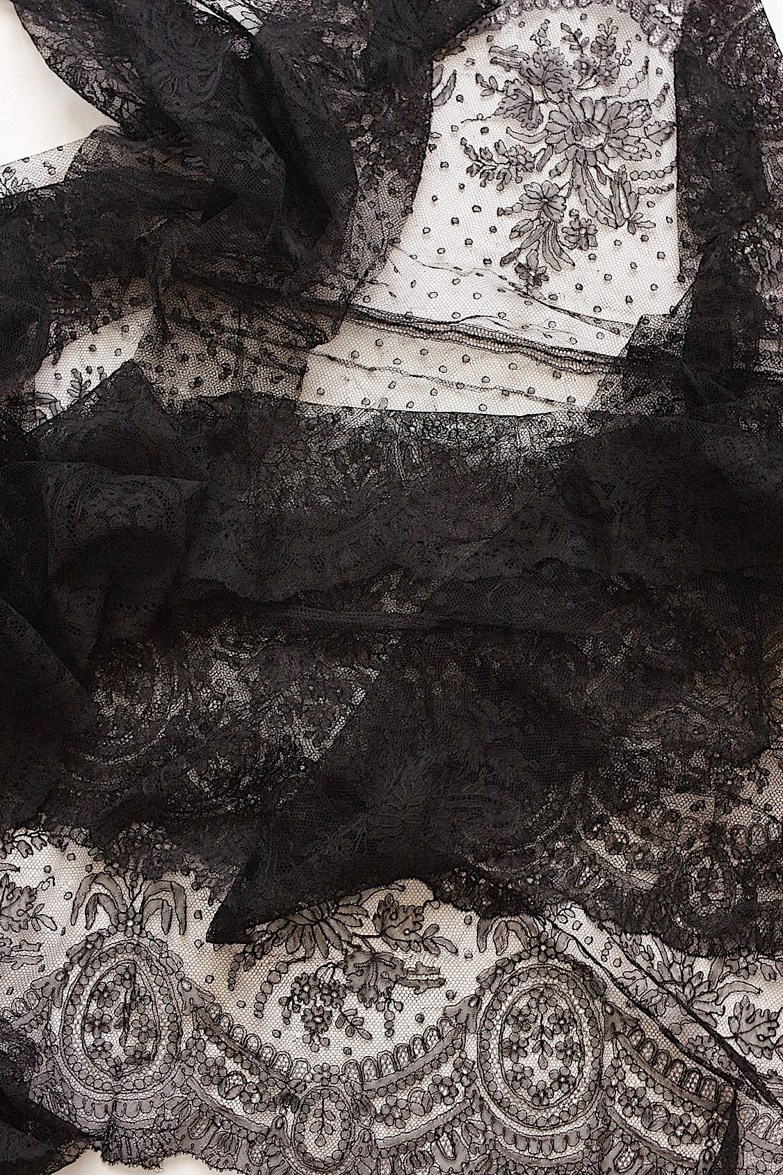 アンティークレースシャンティイ lots2/dentelle ancienne/antique lace .FR a l'epoque