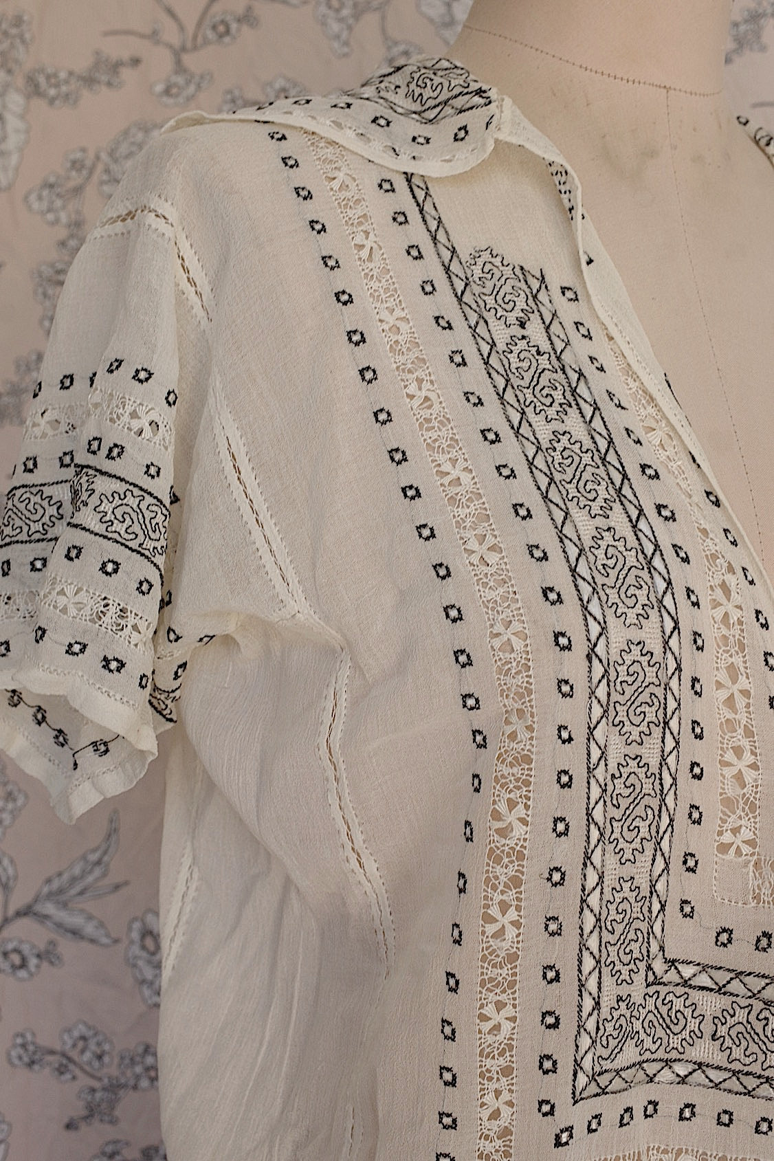 アンティークブラウス/vêtement ancien/blouse antique .FR a l'epoque