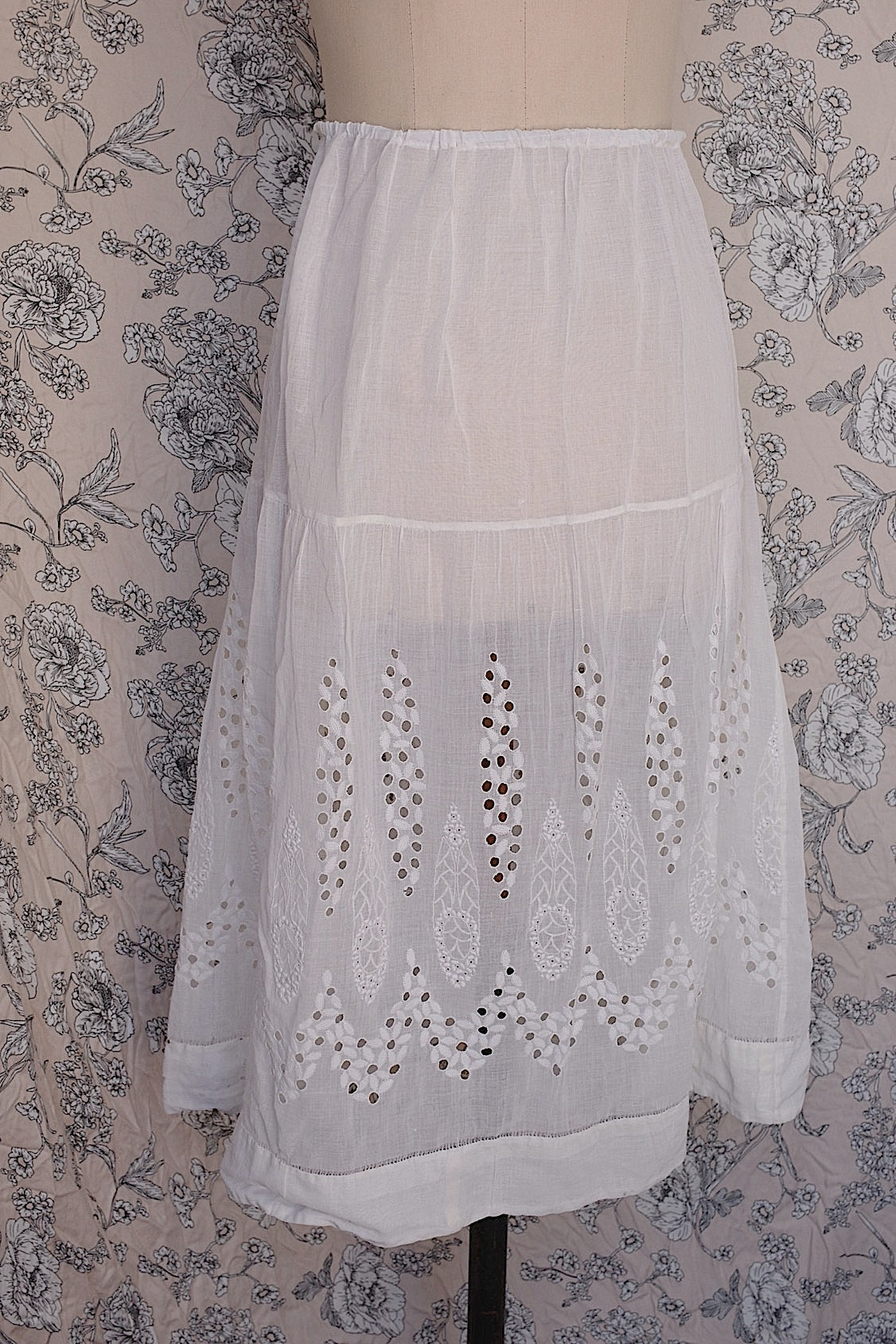 アンティークスカート/vêtement ancien/antique skirt .FR a l'epoque