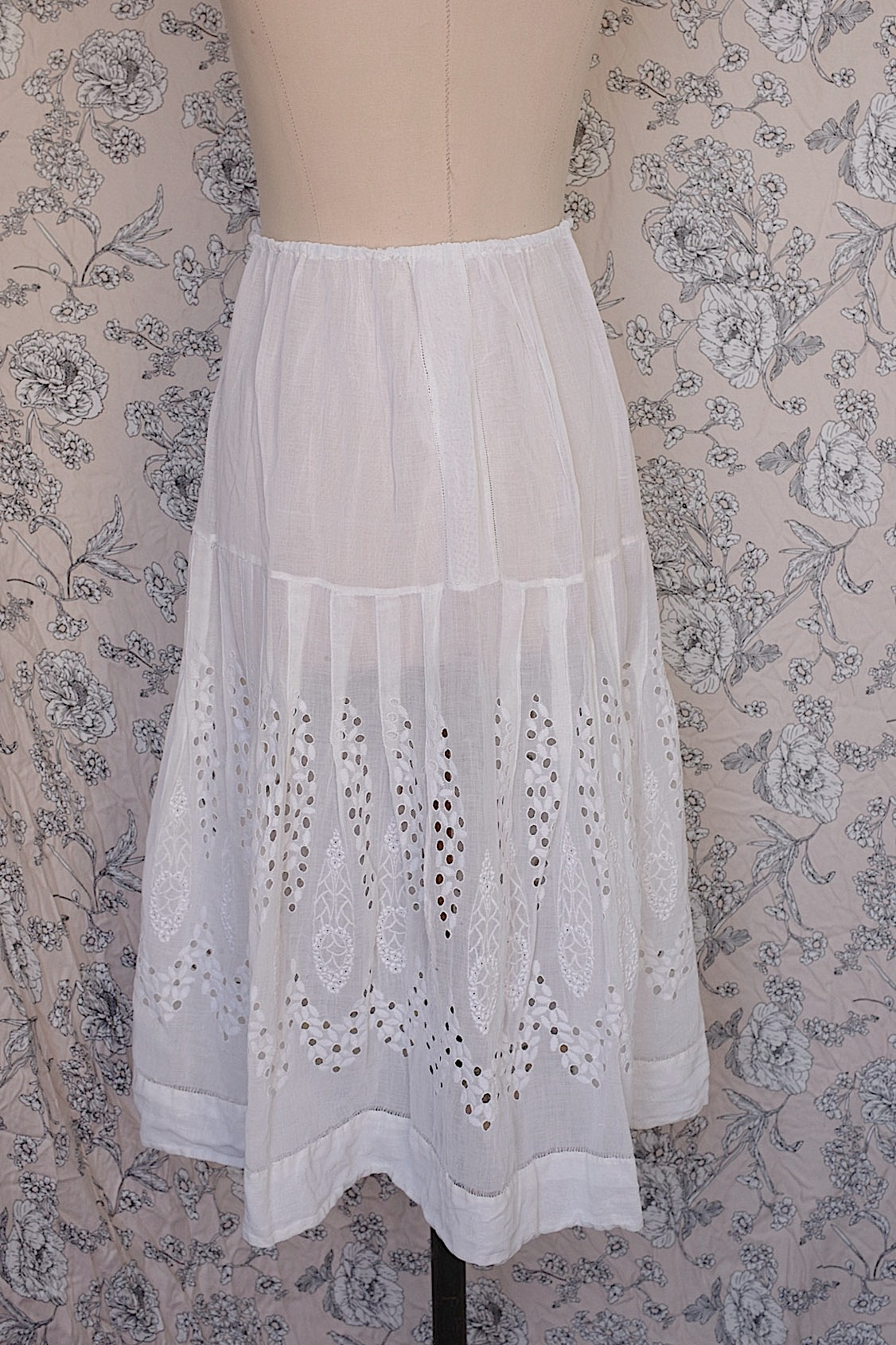 アンティークスカート/vêtement ancien/antique skirt .FR a l'epoque