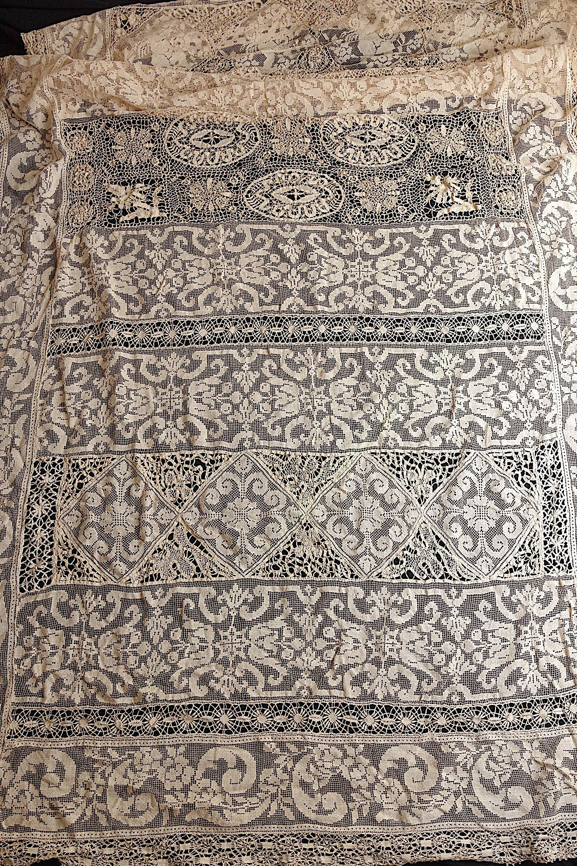 アンティーククロス/linge de maison/antique lace .FR a l'epoque
