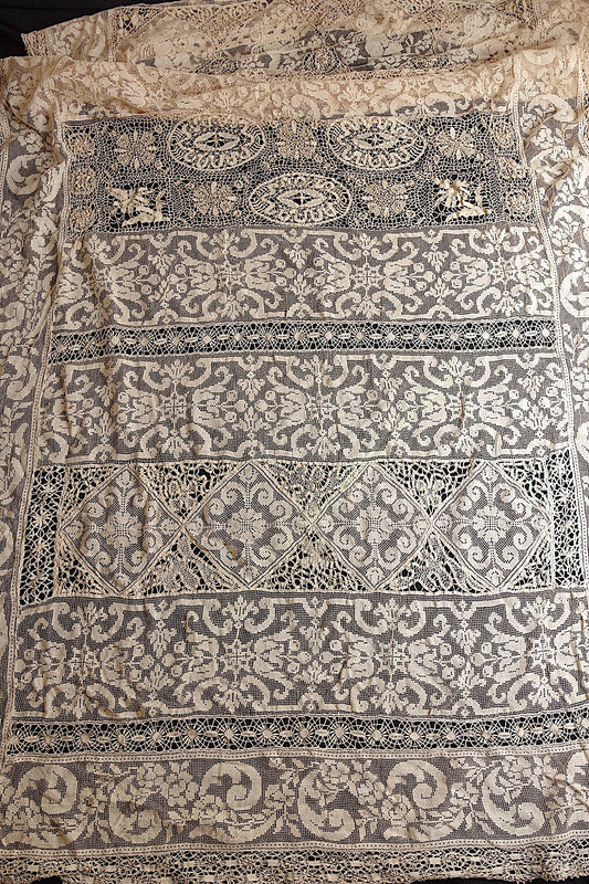 アンティーククロス/linge de maison/antique lace .FR a l'epoque
