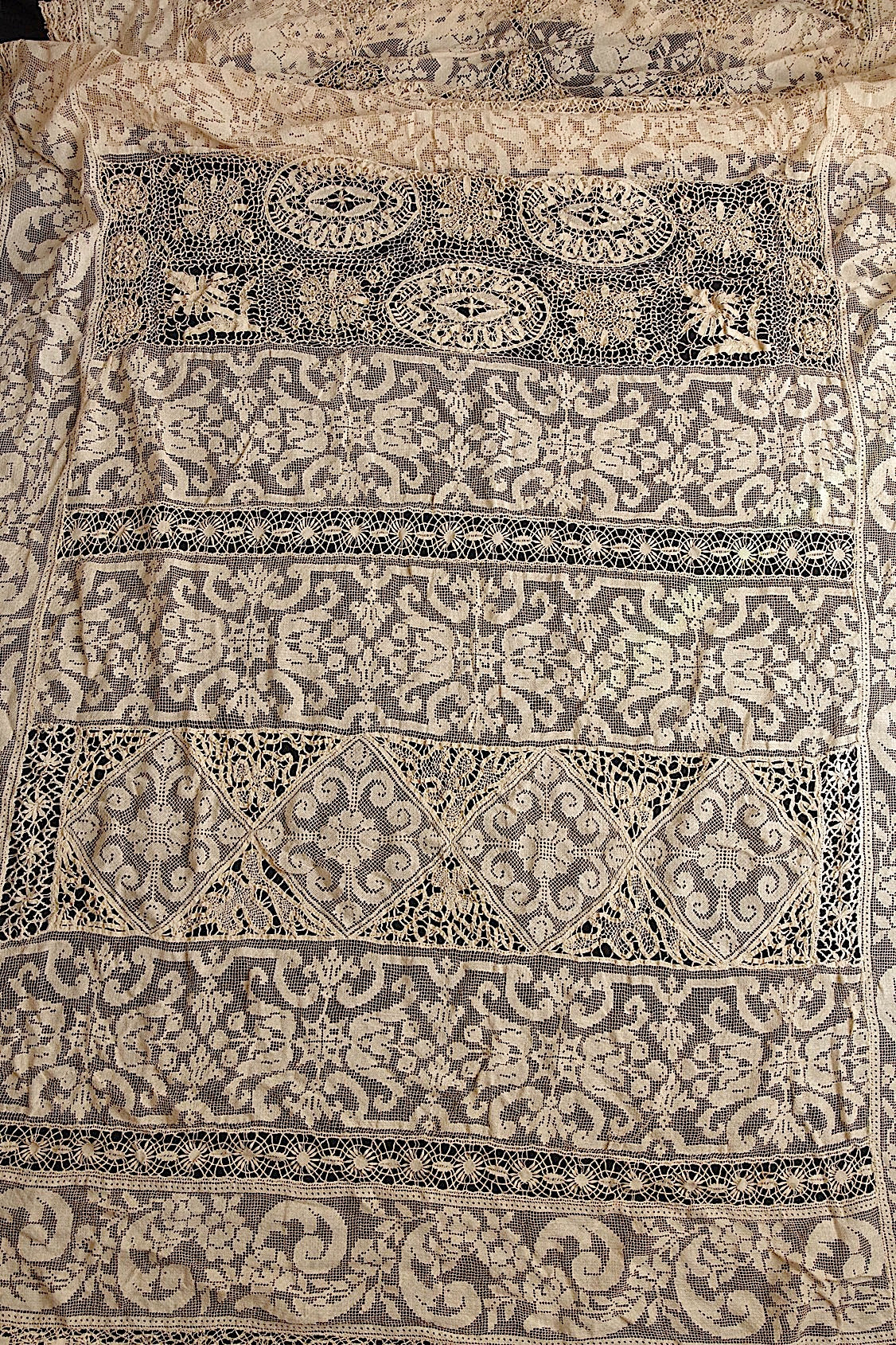 アンティーククロス/linge de maison/antique lace .FR a l'epoque