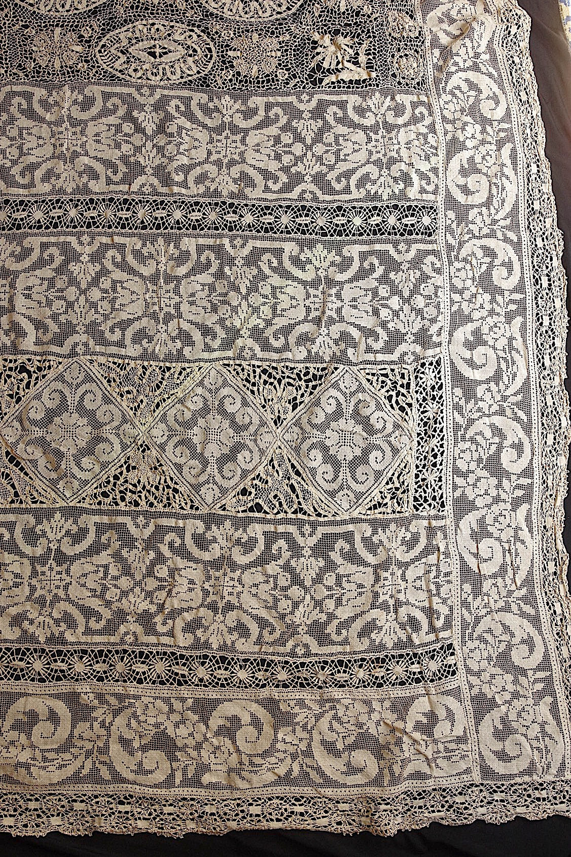 アンティーククロス/linge de maison/antique lace .FR a l'epoque