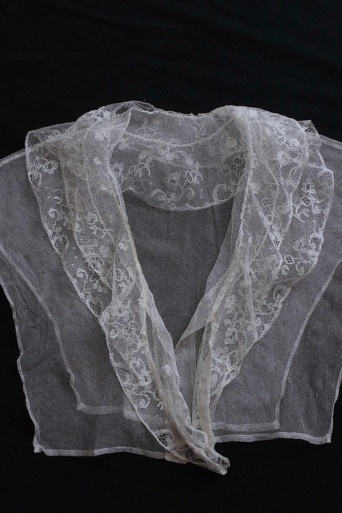 アンティークレースプラストロン/dentelle ancienne/antique lace .FR a l'epoque