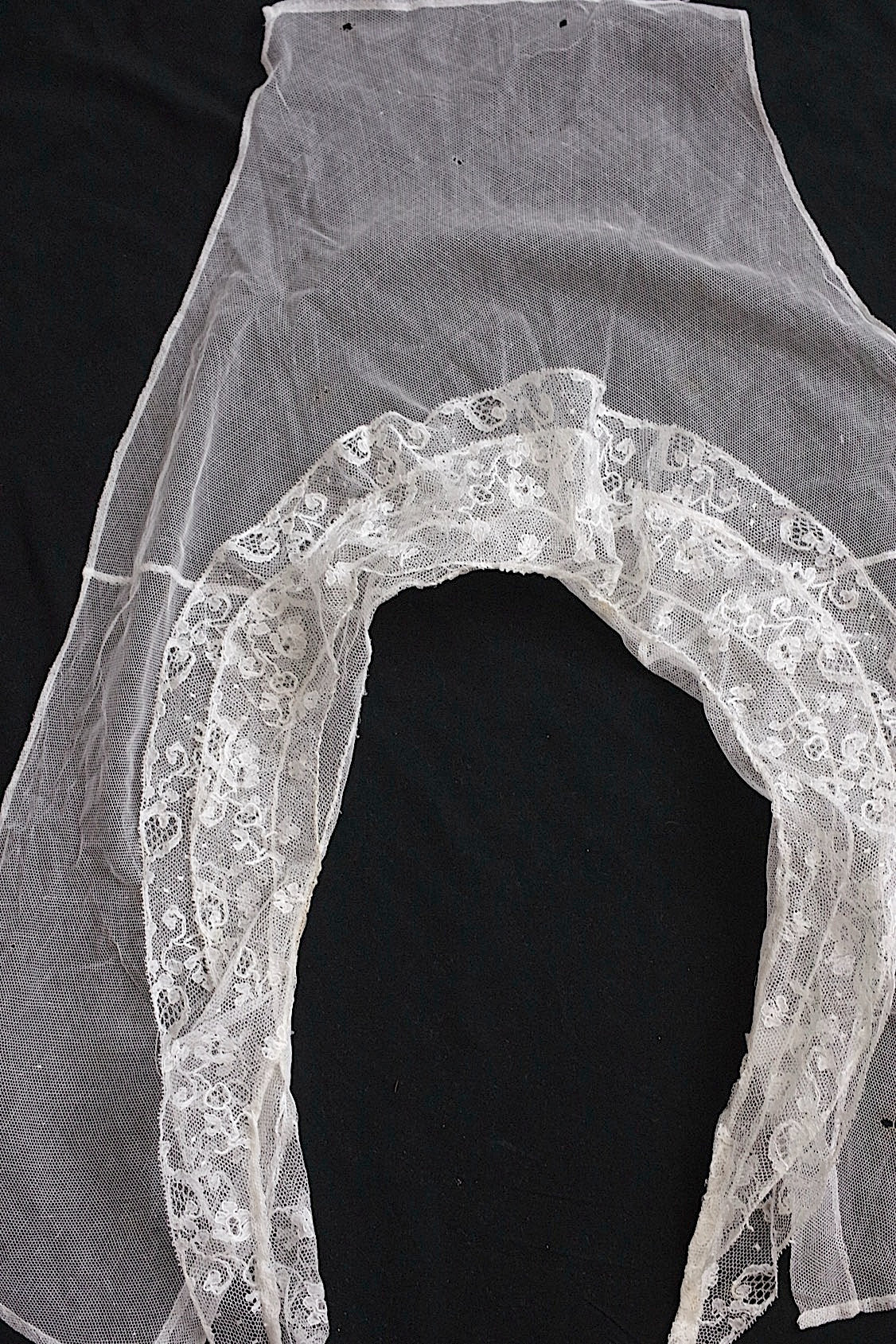 アンティークレースプラストロン/dentelle ancienne/antique lace .FR a l'epoque