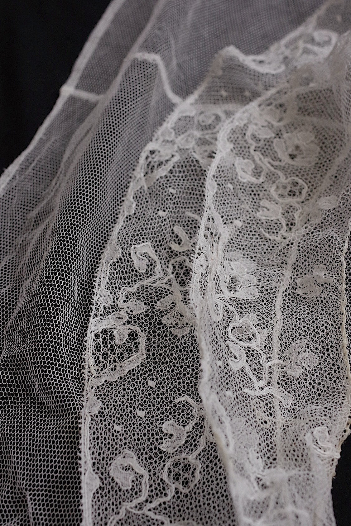 アンティークレースプラストロン/dentelle ancienne/antique lace .FR a l'epoque