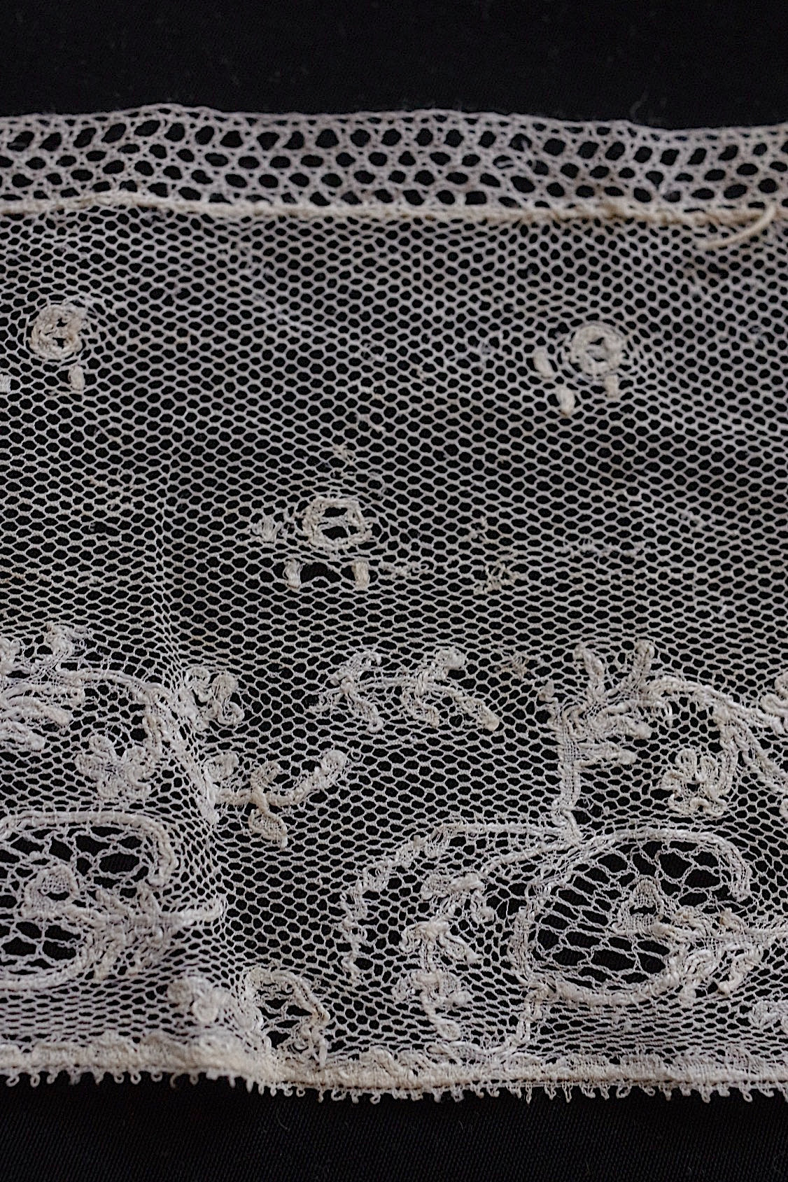アンティークレース110cm 105cm/dentelle ancienne/antique lace .FR a l'epoque