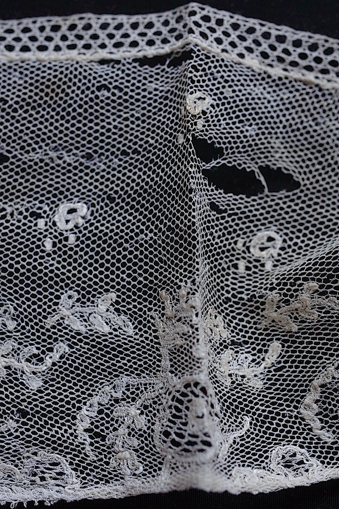 アンティークレース110cm 105cm/dentelle ancienne/antique lace .FR a l'epoque