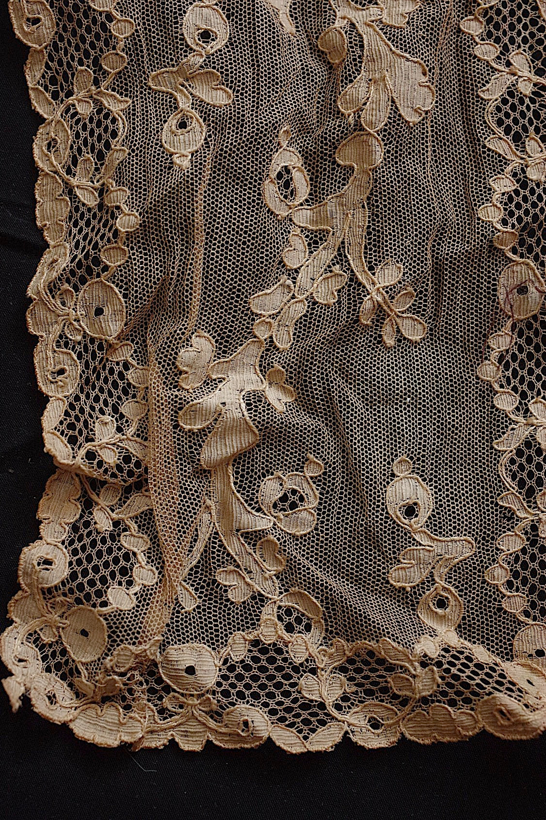 アンティークレースラペット2つ/dentelle ancienne/antique lace .FR a l'epoque