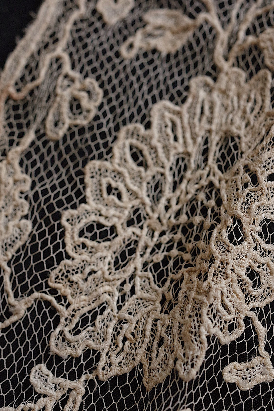 アンティークレースラペット2つ/dentelle ancienne/antique lace .FR a l'epoque