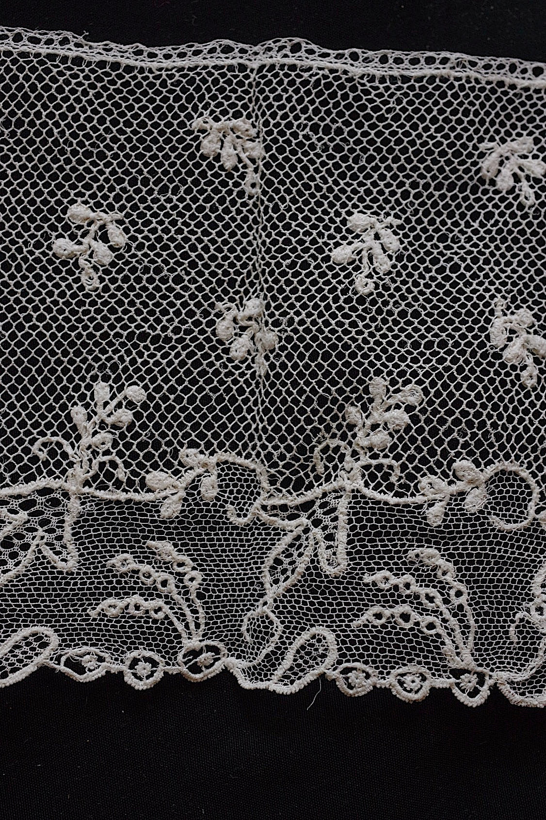 アンティークレースアランソン/dentelle ancienne/antique lace .FR a l'epoque