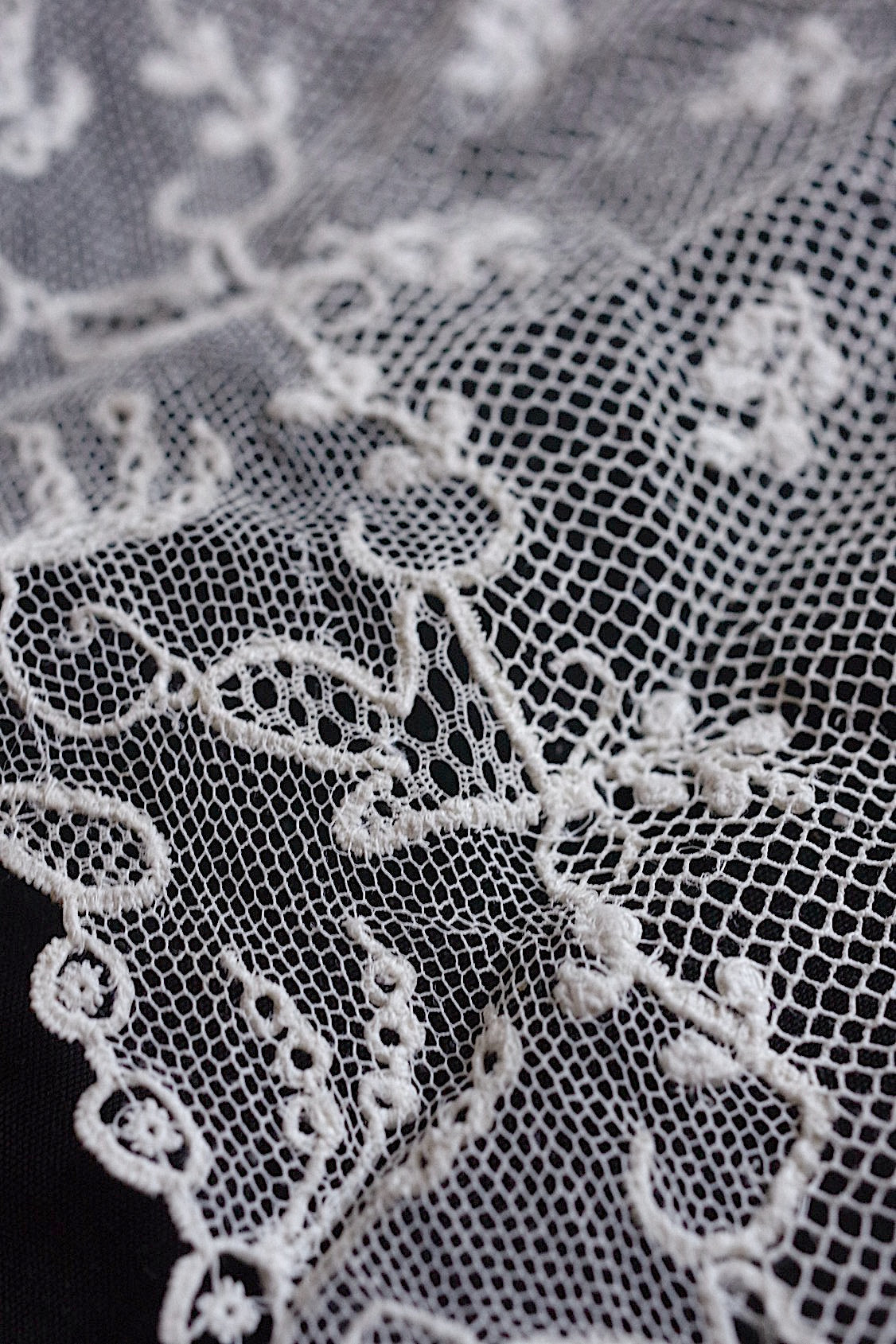 アンティークレースアランソン/dentelle ancienne/antique lace .FR a l'epoque