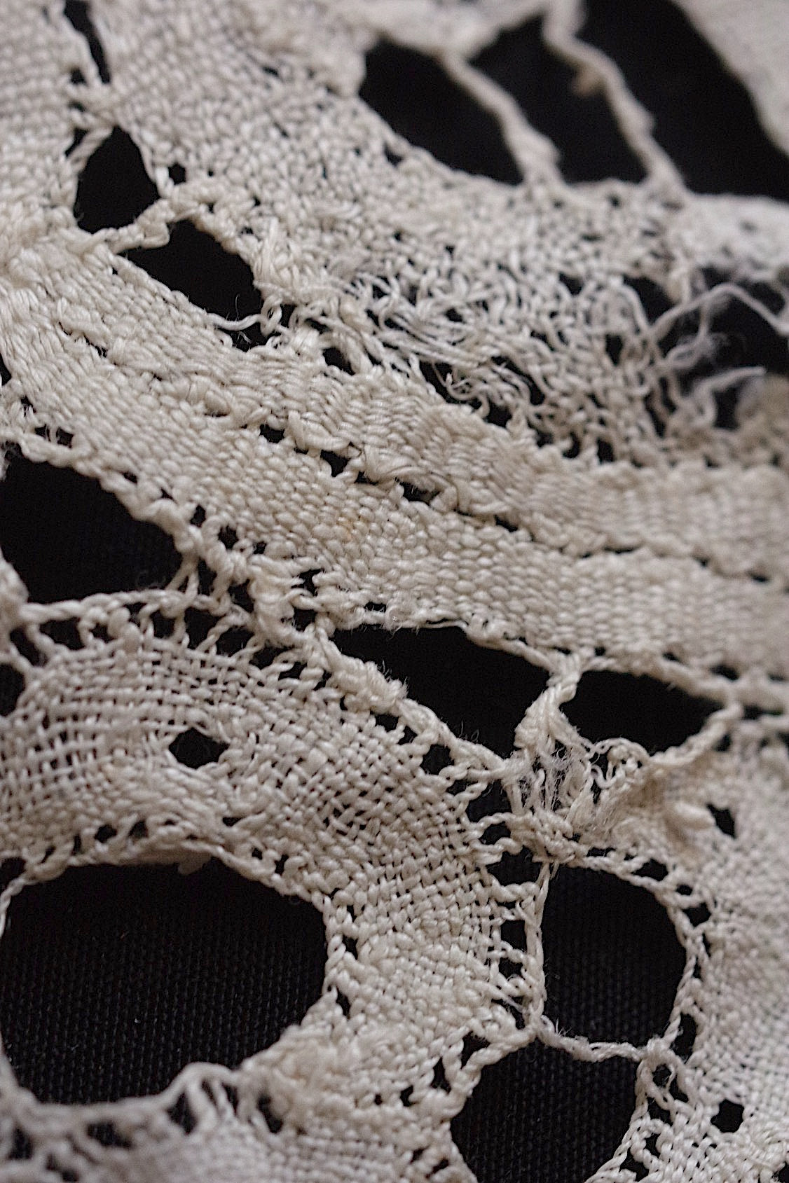 アンティークレースホニトン ミラネーズ/dentelle ancienne/antique lace .FR a l'epoque