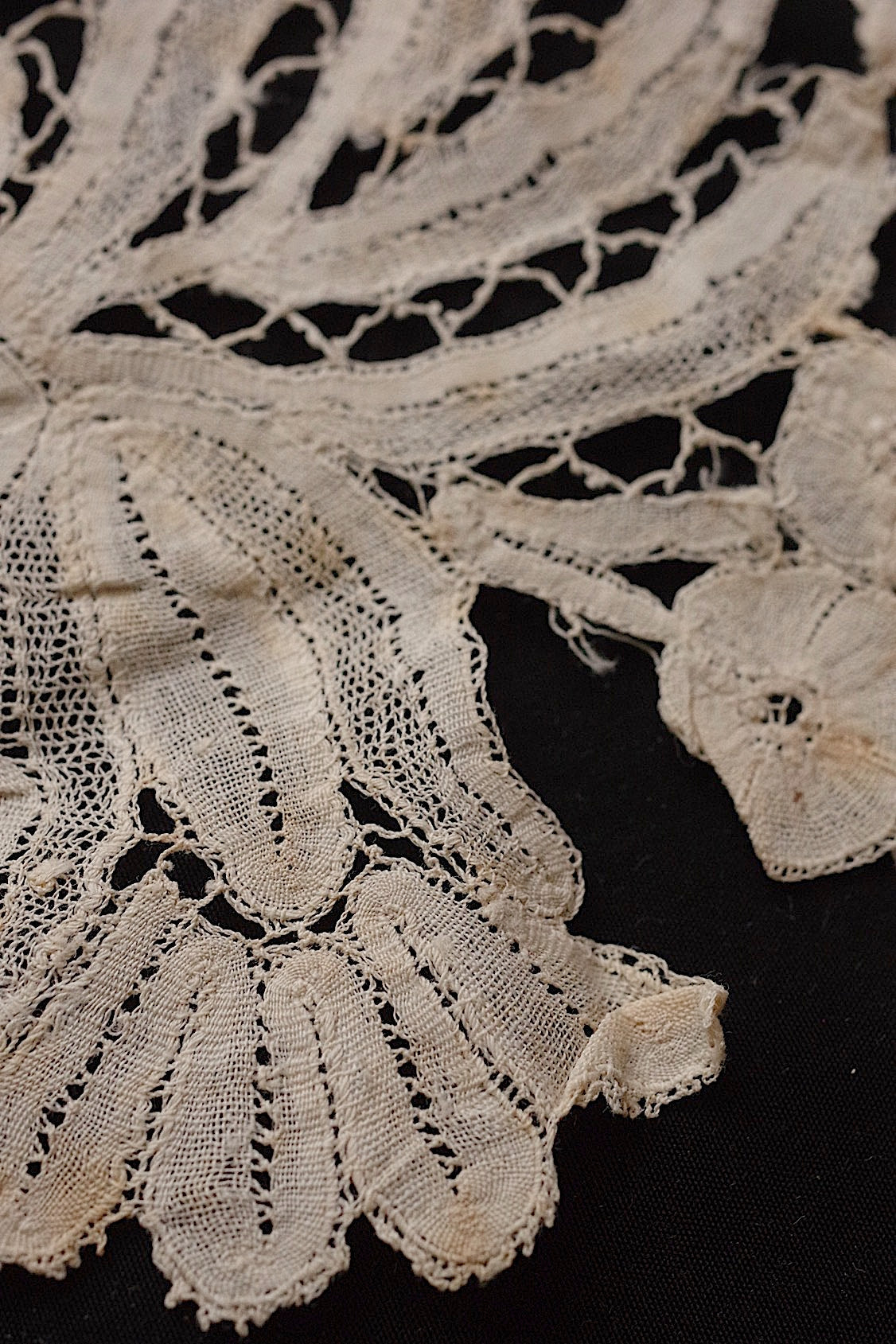 アンティークレースホニトン ミラネーズ/dentelle ancienne/antique lace .FR a l'epoque