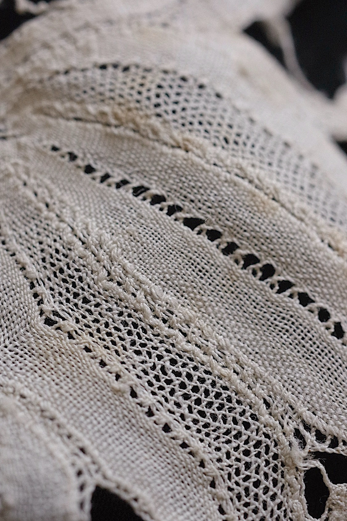 アンティークレースホニトン ミラネーズ/dentelle ancienne/antique lace .FR a l'epoque