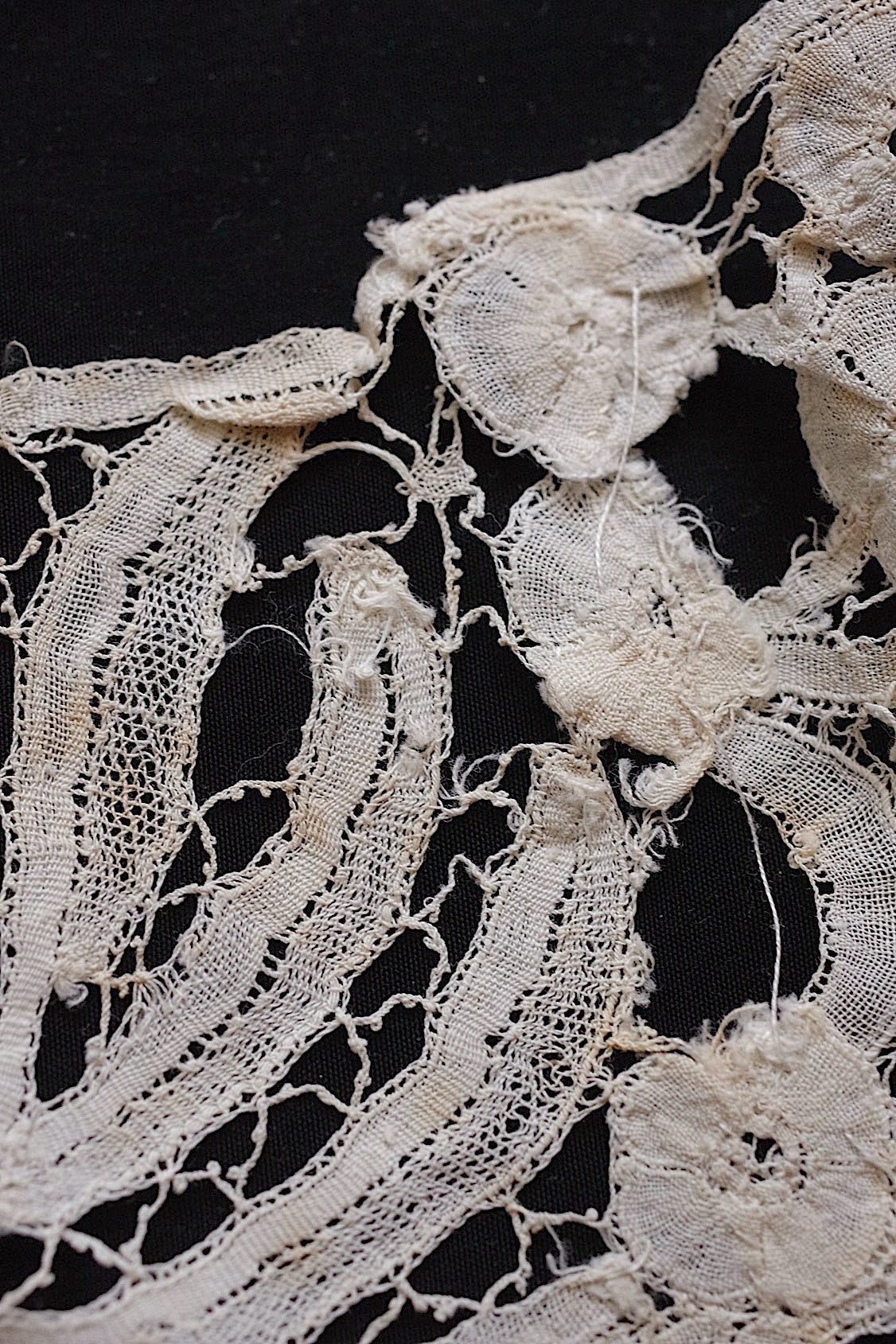 アンティークレースホニトン ミラネーズ/dentelle ancienne/antique lace .FR a l'epoque