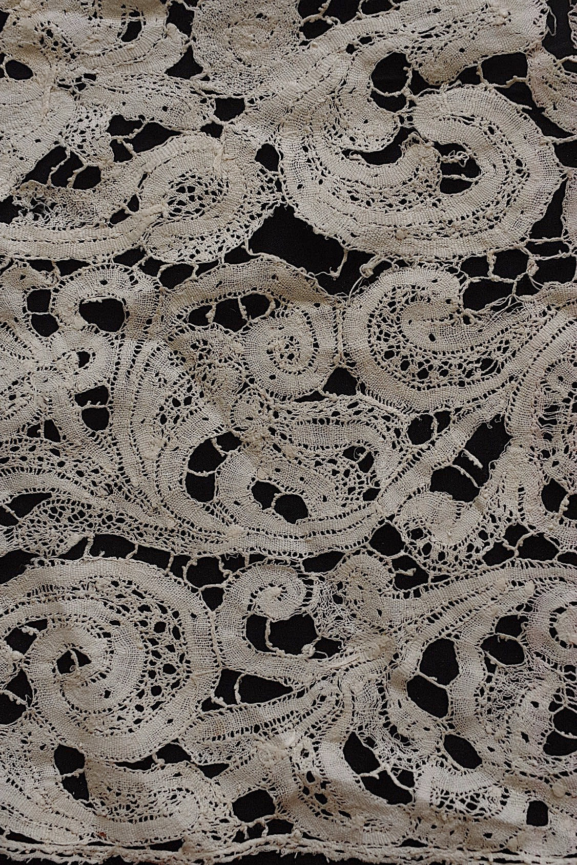 アンティークレースホニトン ミラネーズ/dentelle ancienne/antique lace .FR a l'epoque