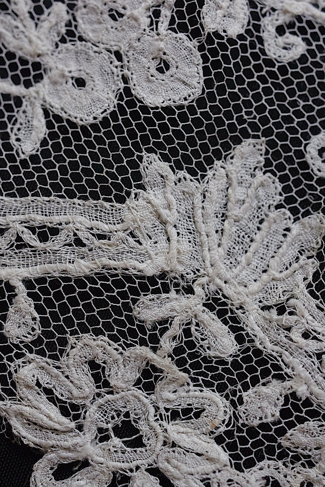 アンティークレース アプリカッションアングレテール/dentelle ancienne/antique lace .FR a l'epoque