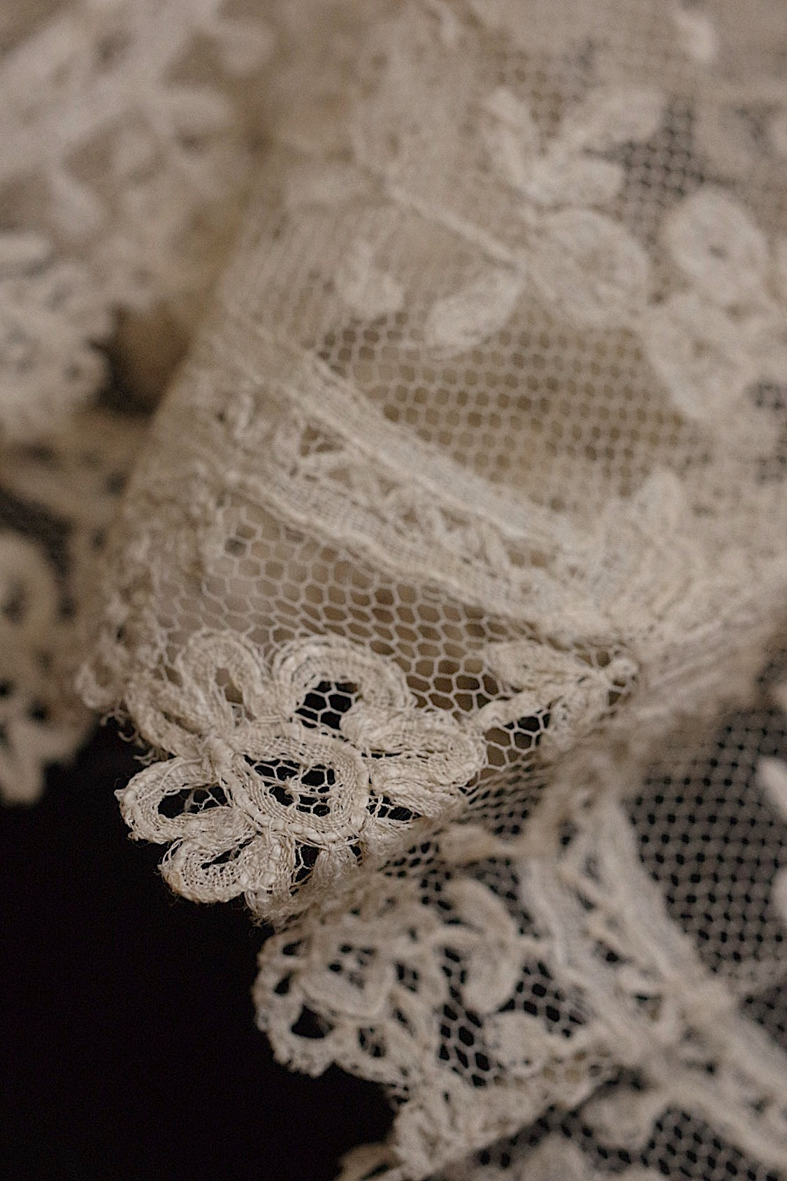 アンティークレース アプリカッションアングレテール/dentelle ancienne/antique lace .FR a l'epoque