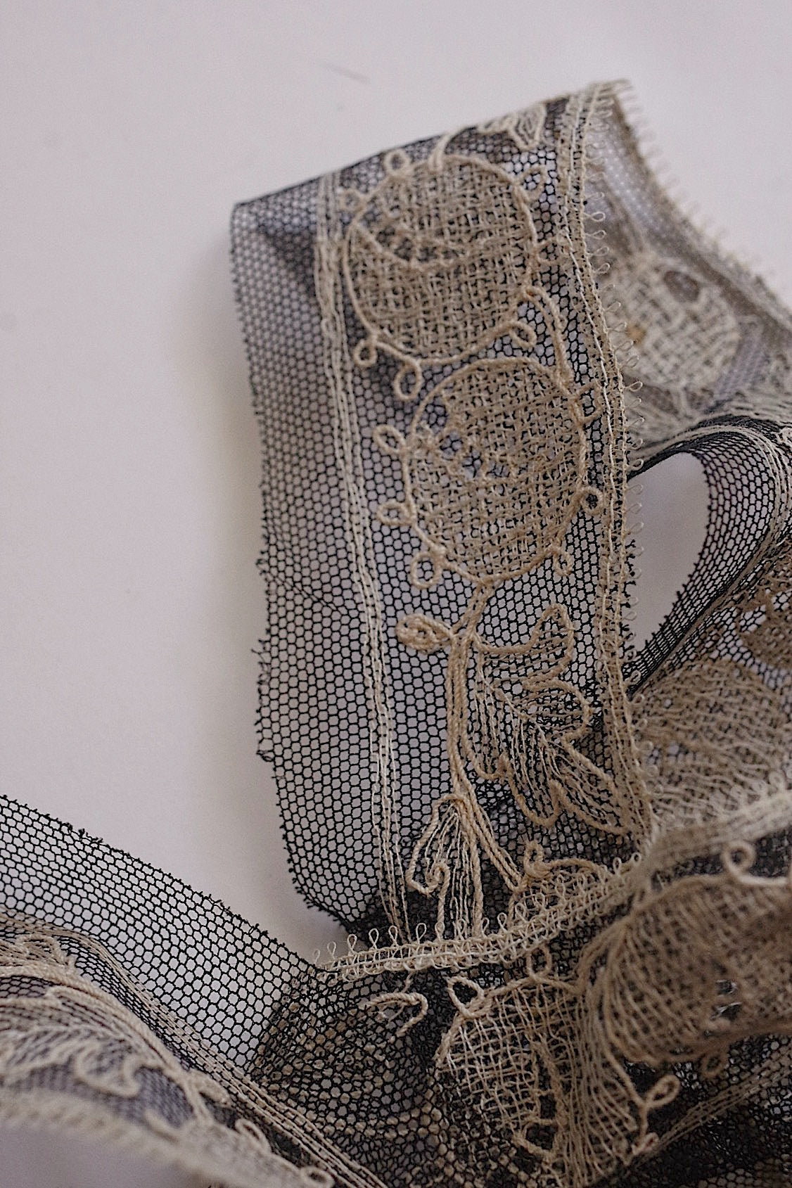 アンティークレース 黒チュール/dentelle ancienne/antique lace .FR a l'epoque