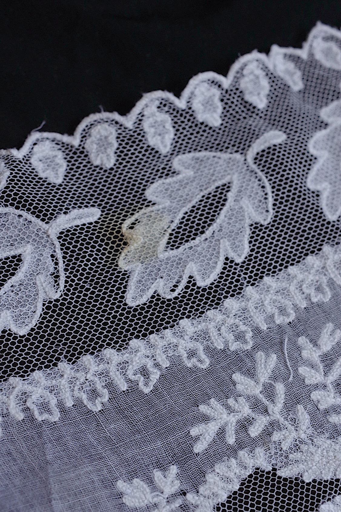 アンティーク刺繍 fichu/dentelle ancienne/antique lace .FR a l'epoque